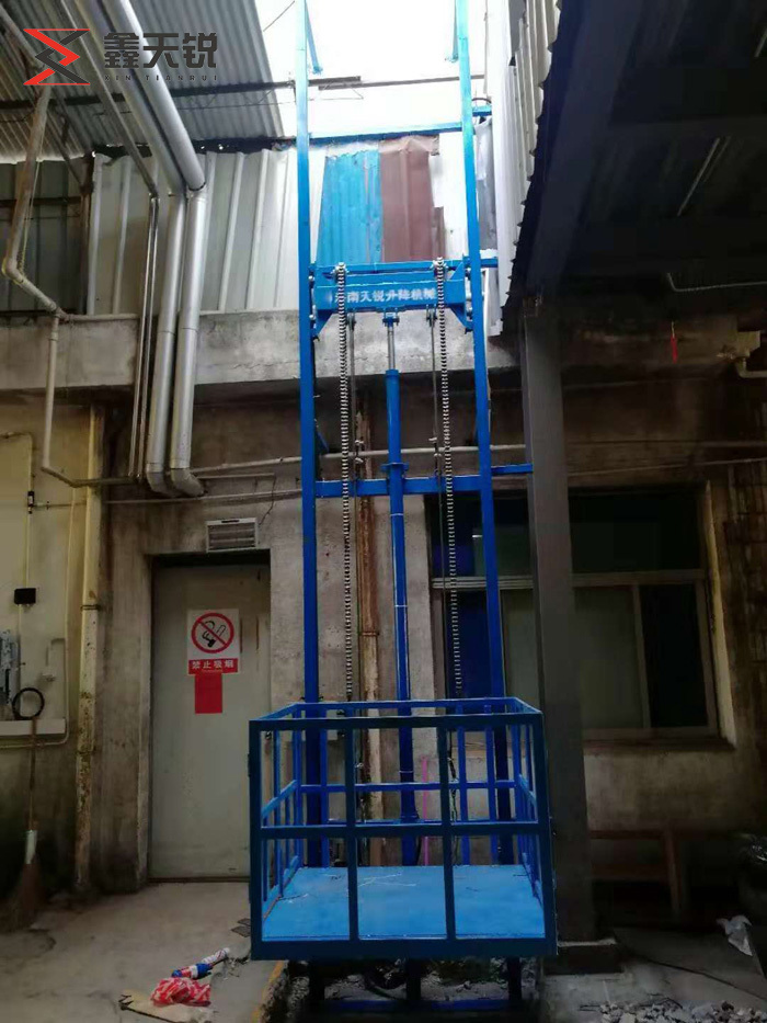延边导轨式升降货梯